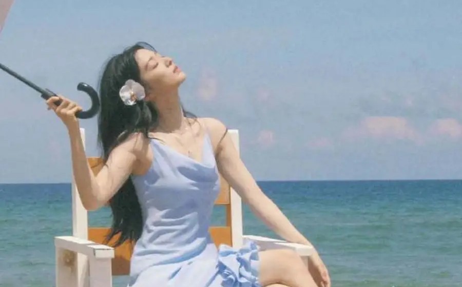 杨千嬅老公晒与儿子合照 13岁丁进诺穿白短袖长相帅气