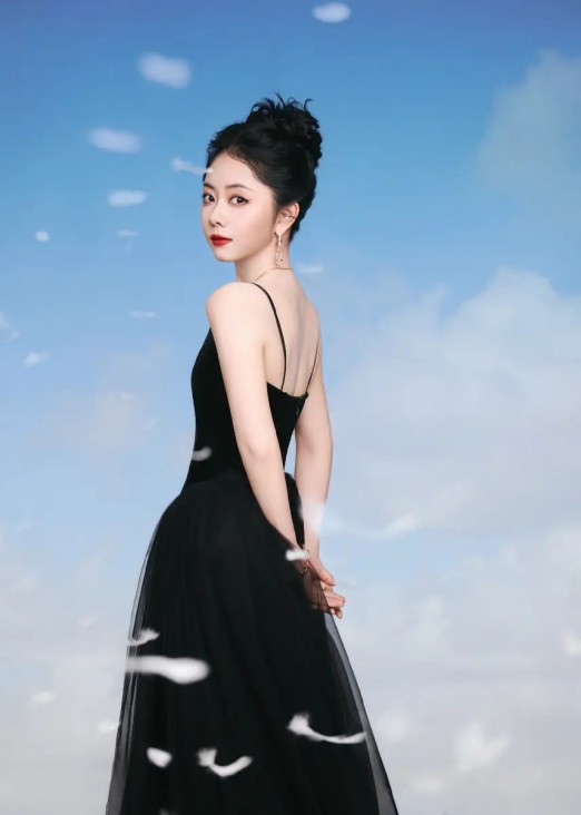 外表仙气，私下却是“老烟枪”的4位女明星，刘亦菲最令人意外！