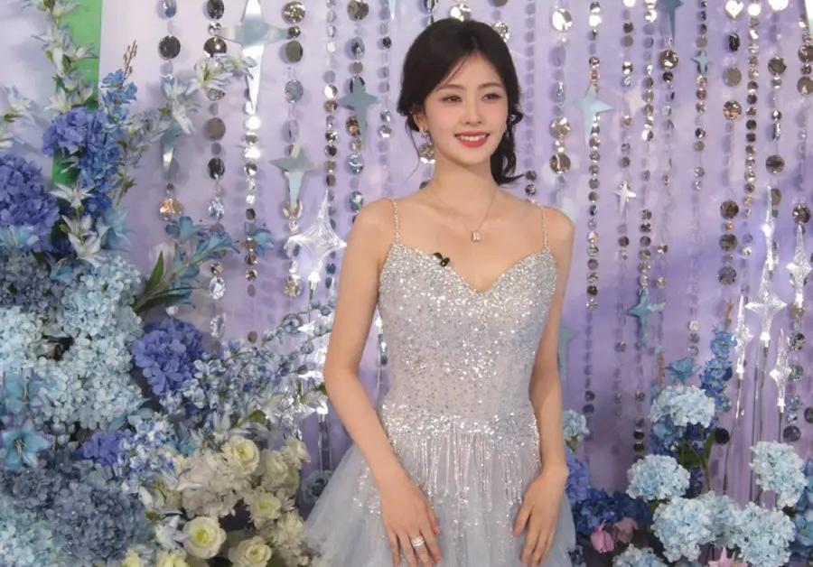 沈佳润全开麦首秀《美美Sunday》 全程无修音唱功获赞