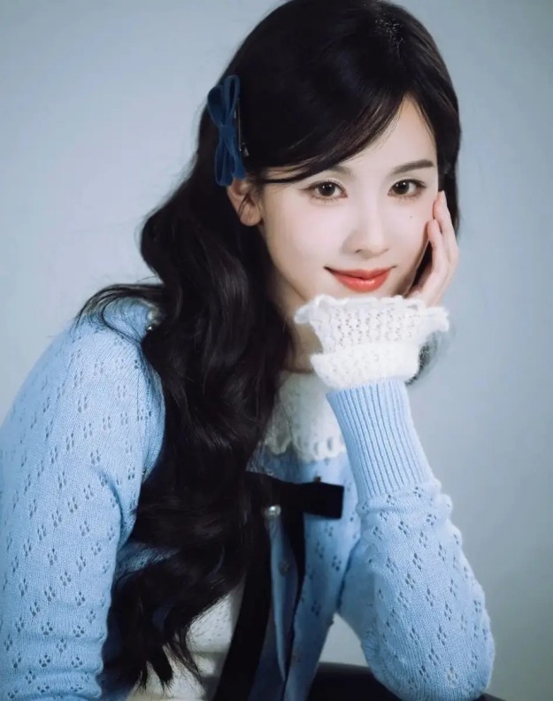 76岁华裔“婚纱女王”惊艳伦敦红毯，自曝不老秘诀：每天吃麦当劳