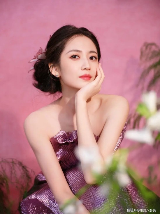 Melody就对服务人员态度差道歉 坦言自己性子急说话快