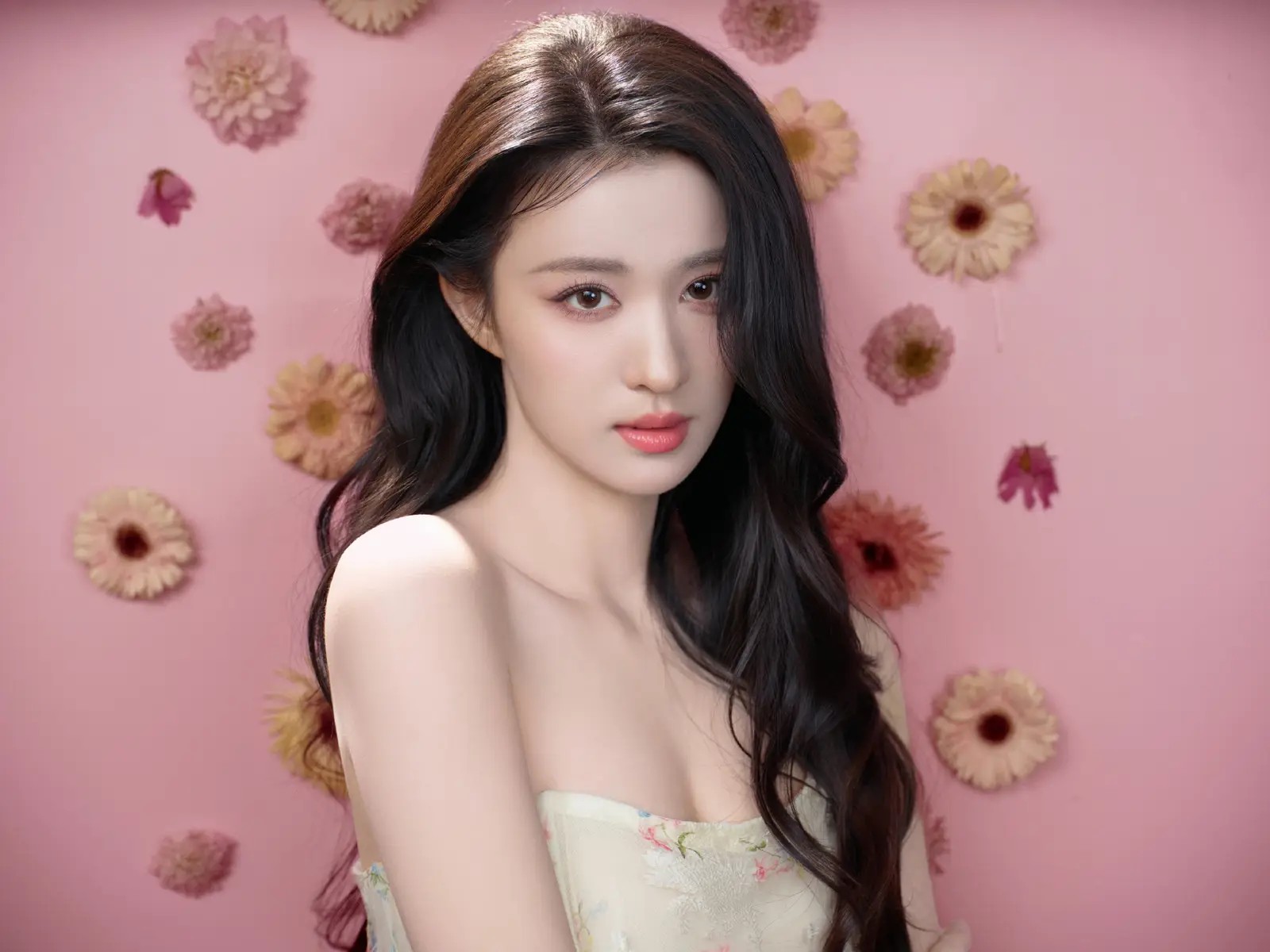 47岁郝蕾近况曝光！曾经历两段失败婚姻，如今尽情享受单身生活