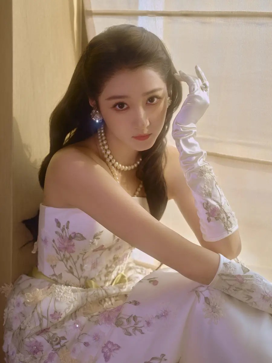 曝邓紫棋与造型师男友结婚！